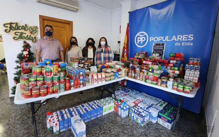 Los eldenses donan 618 kg de alimentos al PP para Cáritas.