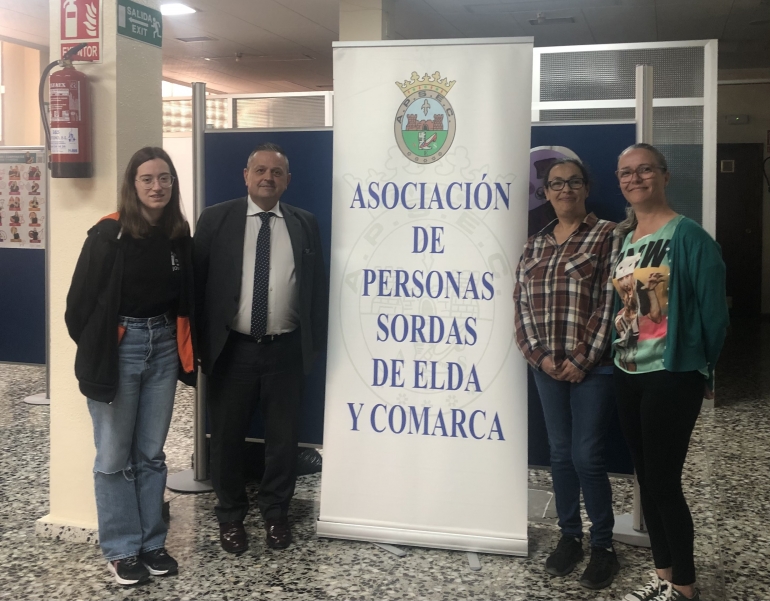 Paco Sánchez junto a María Teresa, Pepi e Irene.