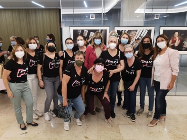 Lola Francés y Manuela Soriano con representantes de ACMAVI