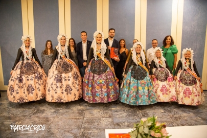 Manuela Soriano y Miguel Ángel Rubio con las Falleras Mayores de Elda y la pregonera 2022